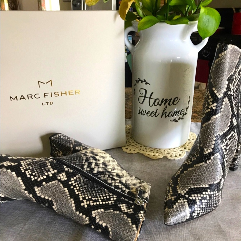 Marc Fisher
Women’s Booties
Snake Print
Size 7m
Never been worn
Nordstroms